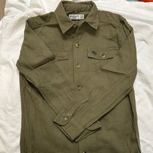 💰$10 CLOSET SALE 💰 Abercrombie Kids Olive Button Down Flannel Shirt